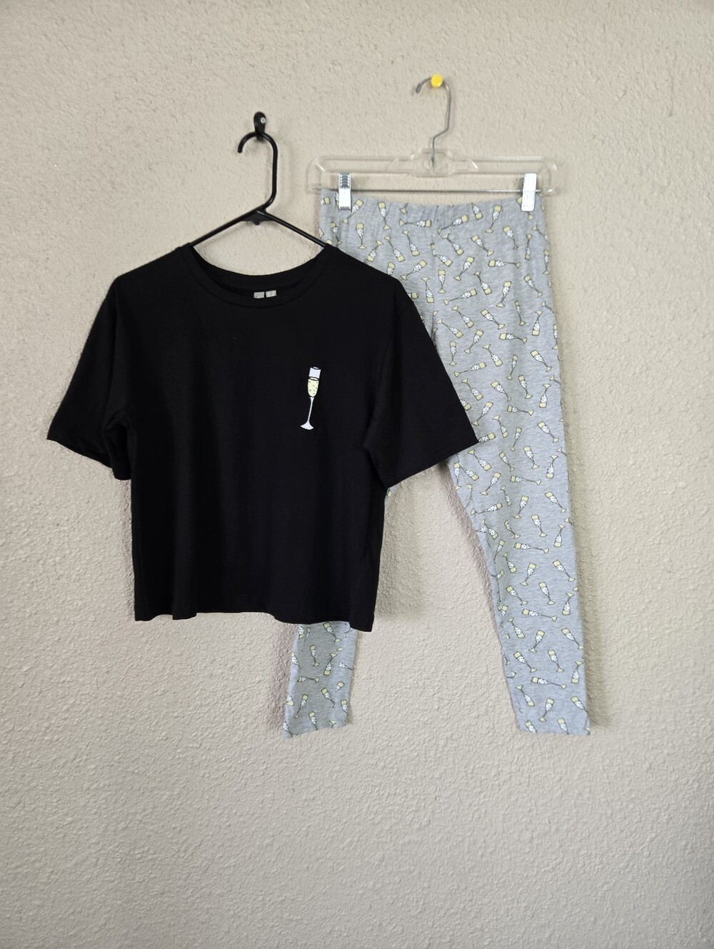 Womens Wine Themed Pajama Set Size 4 New #2C8892